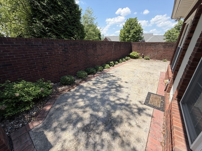 Building Photo - 103 Ashton Ct