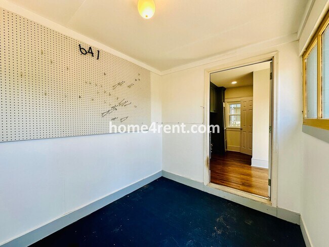 Building Photo - Beautiful, KCMO Home with Historic Charm, Updated Kitchen, Wood Floors and a Fenced Yard!