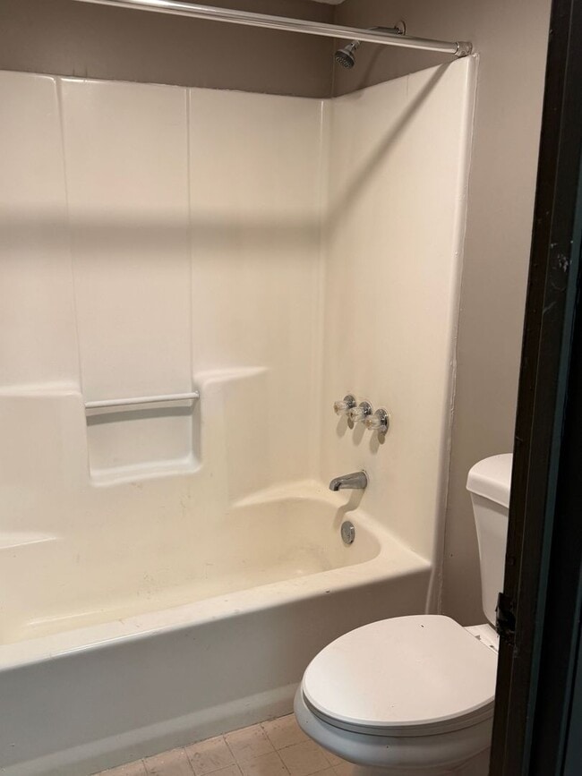 Building Photo - 5020-162 Irlo Bronson Olam Studio Apartments