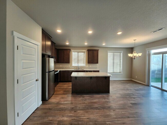 Building Photo - MOVE-IN SPECIAL: 1/2 MONTHS RENT FREE! Spacious Fully Fenced Backyard