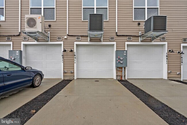 Building Photo - 1631 Blacksmith Wy