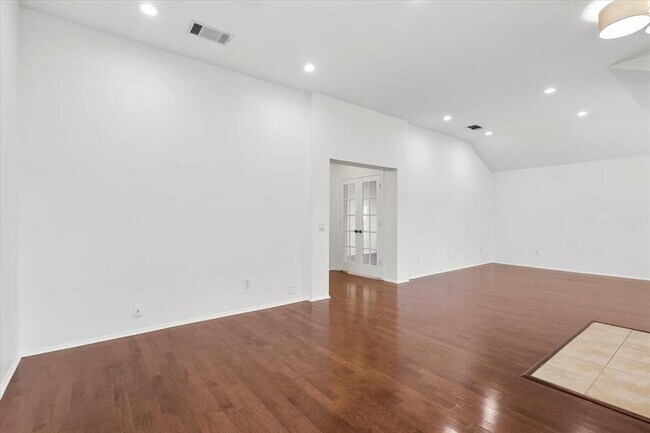 Building Photo - 6105 Back Bay Ln