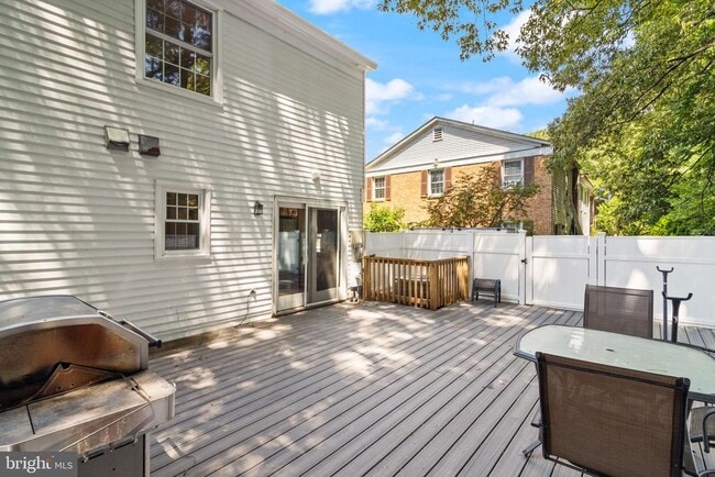 Building Photo - 8573 Tyrolean Way