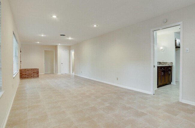 Building Photo - 9206 Bassoon Dr