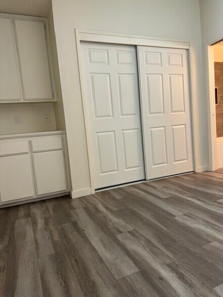 Building Photo - 5905 Fairfax Rd