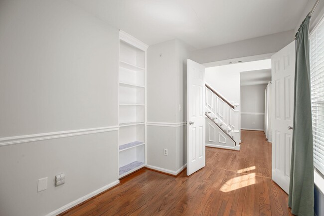 Building Photo - 10205 N Hampton Ln