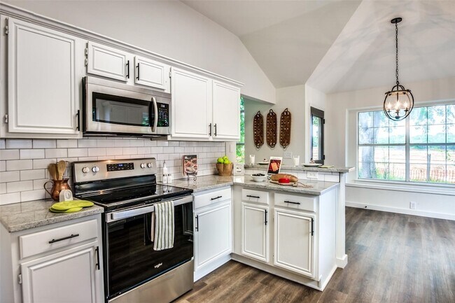 Building Photo - 759 Winding Oak Bend