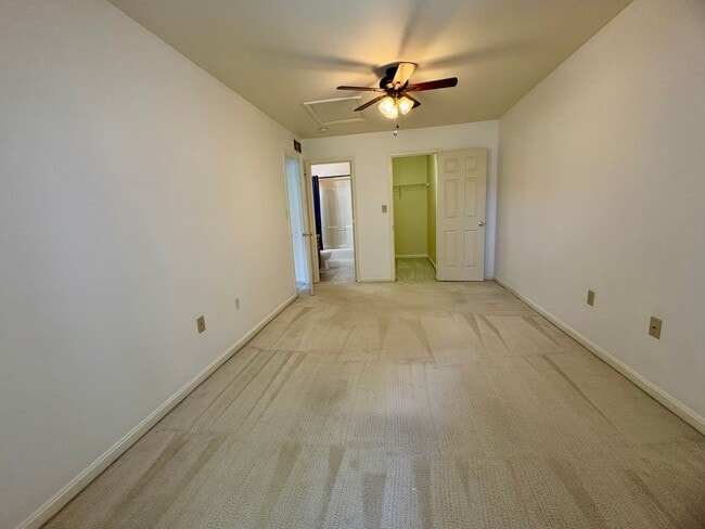 Building Photo - 2 Bedroom 2.5 Bathroom Townhome in Mechani...