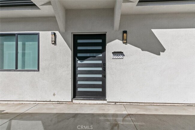 Building Photo - 10863 Nettleton St