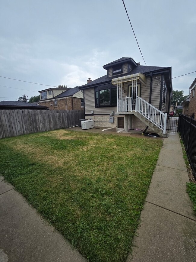 Building Photo - 7007 40th Pl