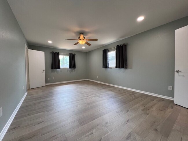 Building Photo - UPDATED HOME IN FLOUR BLUFF - OFFERING GRE...