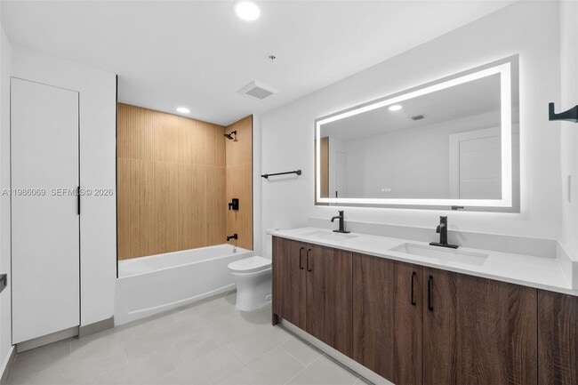 Building Photo - 2479 NE 192 St