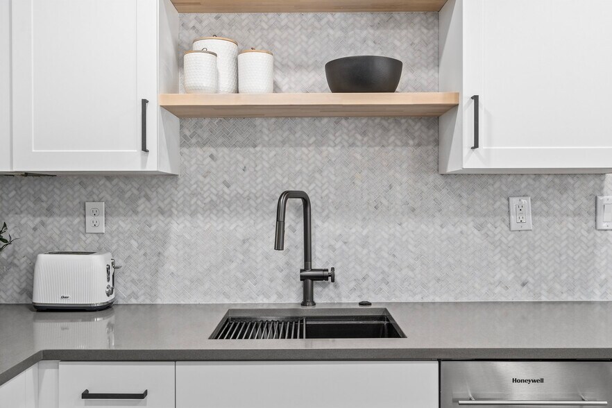 Building Photo - 430 S 400 W