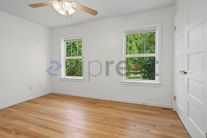 Building Photo - Unit