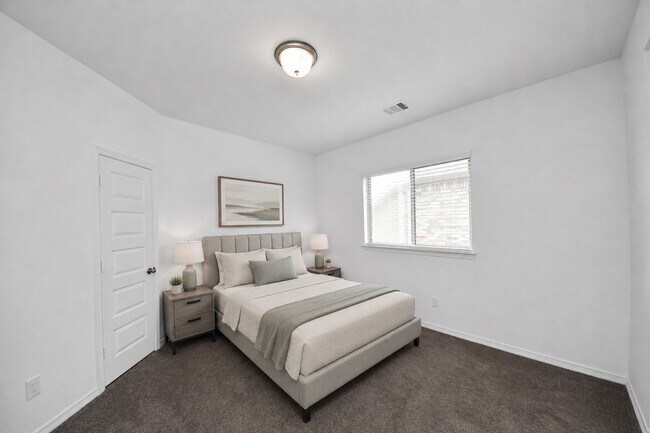 Building Photo - 606 Round Lake Dr