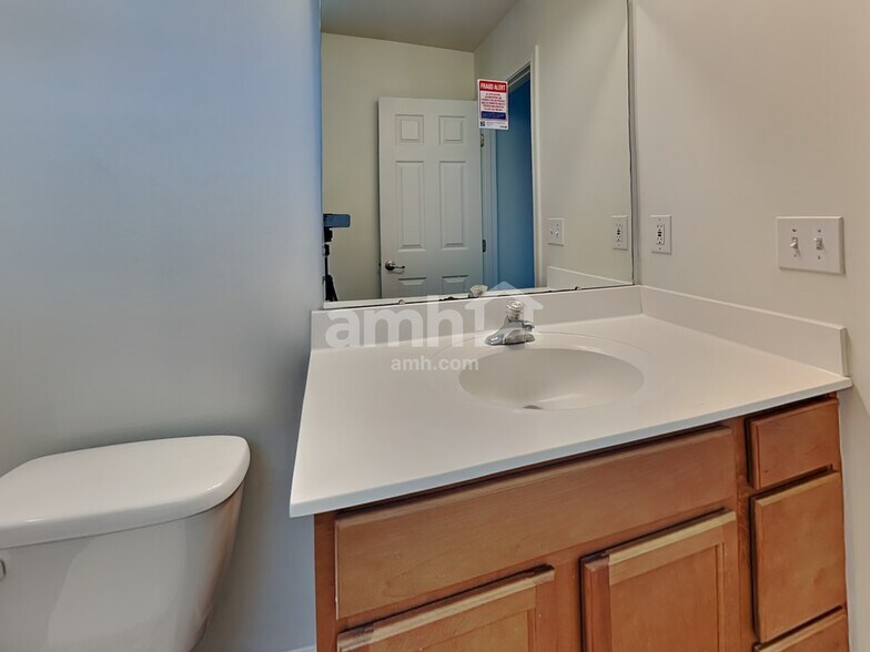 Building Photo - 10 Pfeiffer Ct