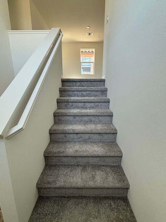 Building Photo - Modern Inspirada Living – 4 Bed Home with Loft & Downstairs Suite