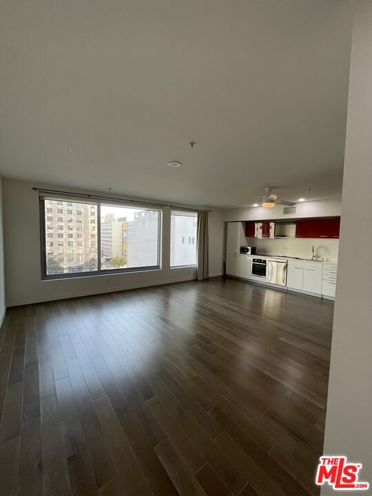 Building Photo - 901 Flower St