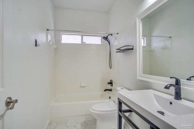 Building Photo - 1200 Jasper St