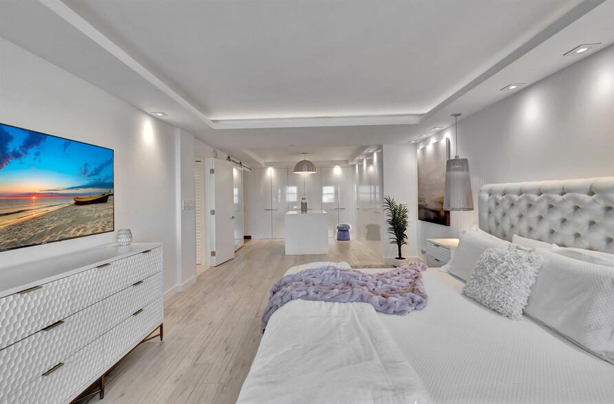 Building Photo - 1201 S Ocean Dr