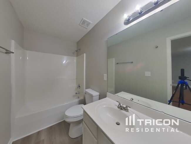 Building Photo - 2203 Ballingarry Dr