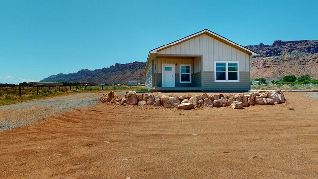 Building Photo - 2070 Starbuck Ln