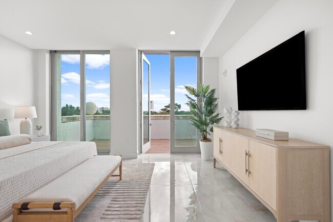 Building Photo - 475 E Royal Palm Rd