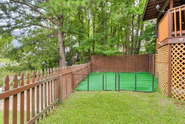 Building Photo - 4 bedroom 2.5 bath home on the water with ...