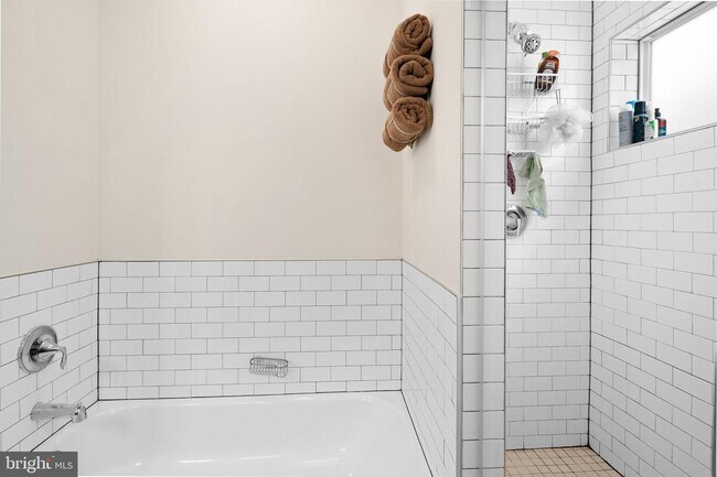 Building Photo - 1638 N 5th St