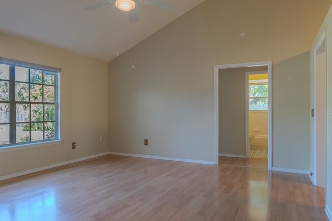Building Photo - 1011 Shayler Ave