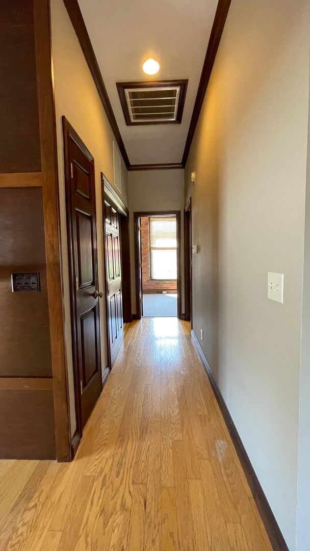 Building Photo - Downtown 1 Bedroom Apartment