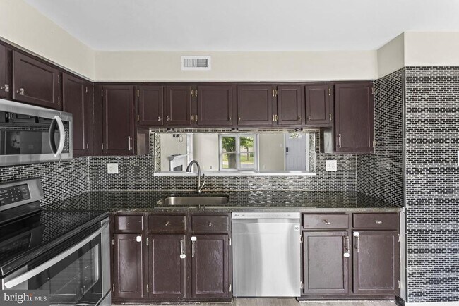 Building Photo - 7302 Rokeby Dr