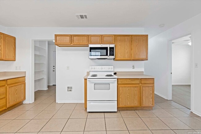 Building Photo - 3045 Pine Valley Dr