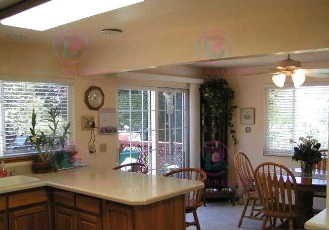 Building Photo - Spacious 6-Bedroom Home Near UNR with Backyard & Modern Kitchen
