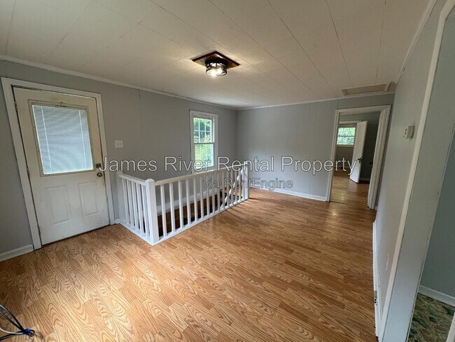 Building Photo - 1312 Laurel Ln