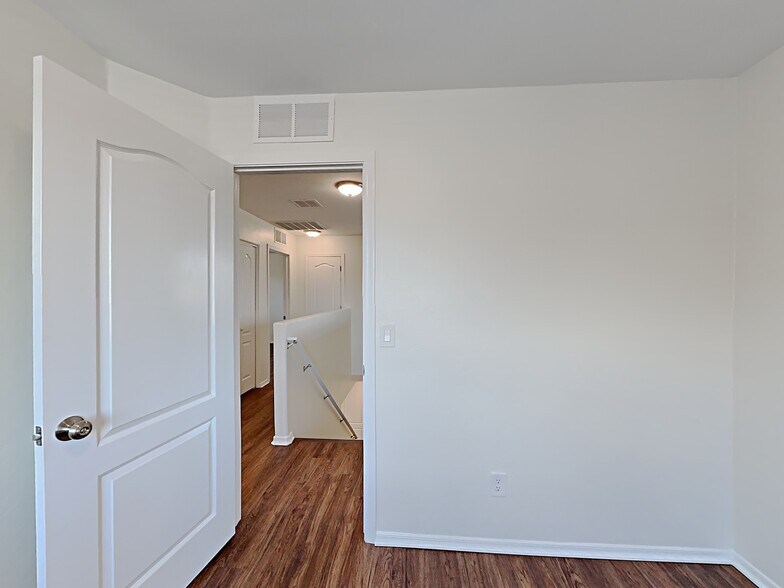 Building Photo - 2865 N Silver Island Way