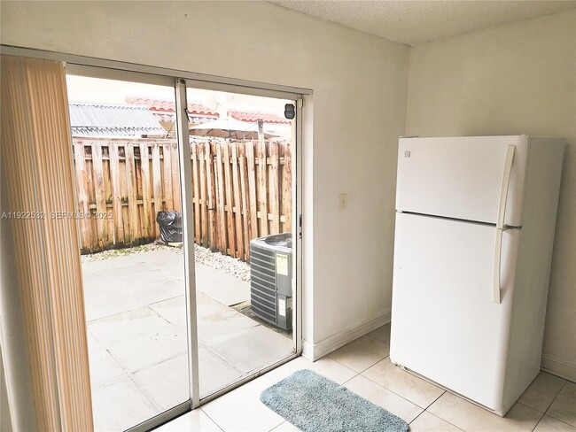 Building Photo - 562 NW 82nd Pl