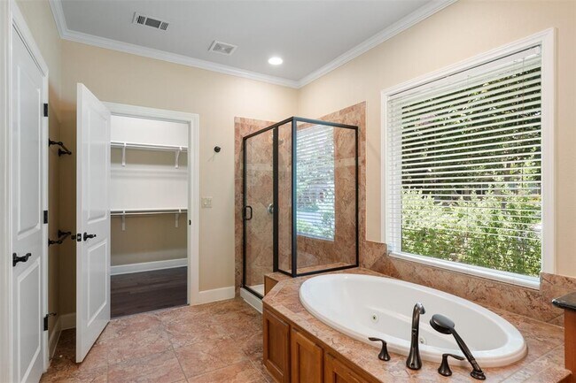 Building Photo - 202 River Rock Dr
