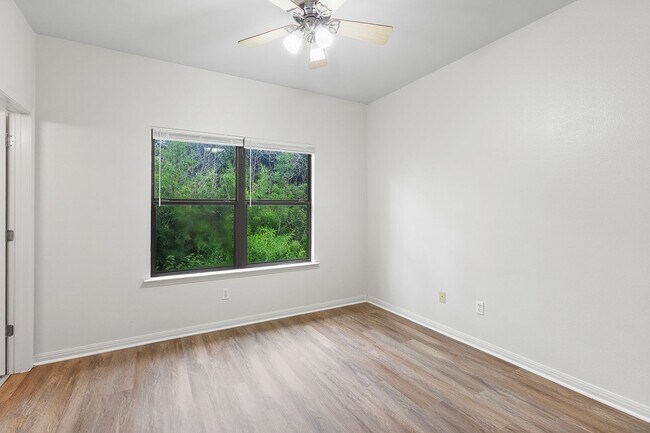 Building Photo - Massive 3 Bedroom, 3 Bath Duplex