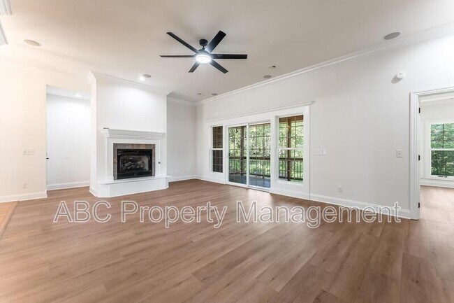 Building Photo - 2505 SW 8th St