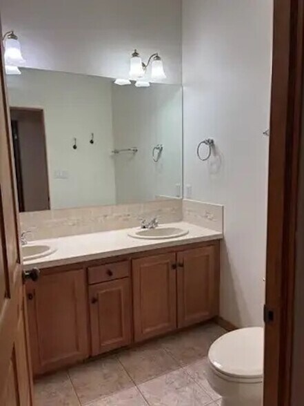 Building Photo - 337 Dakota Cir