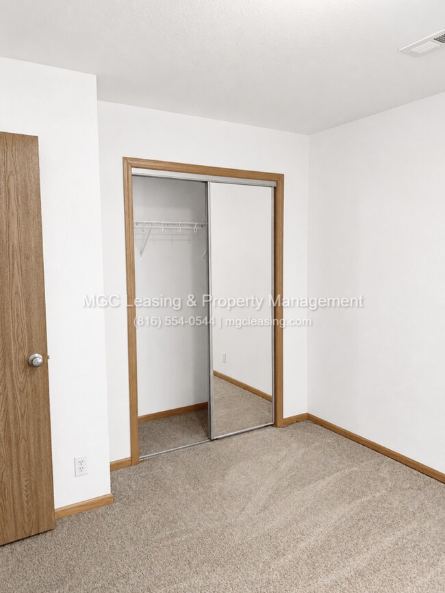 Building Photo - Peaceful Ranch Duplex in Pleasant Hill, MO