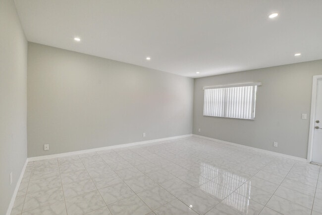 Building Photo - 193 Tuscany Ln