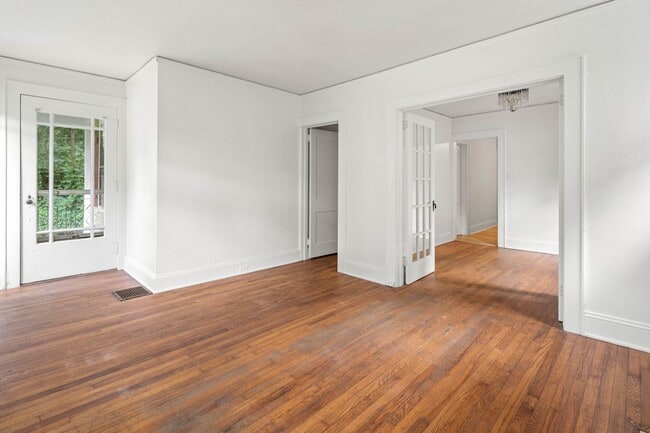 Building Photo - Charming Kenilworth Home