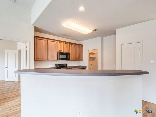 Building Photo - 209 Buckingham Dr
