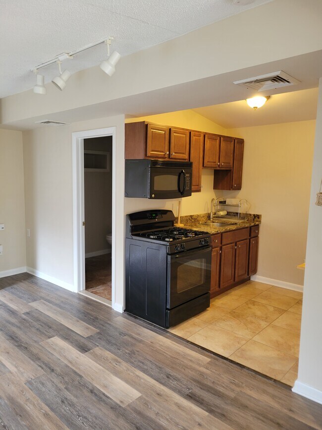 Building Photo - 306 Buddington Rd