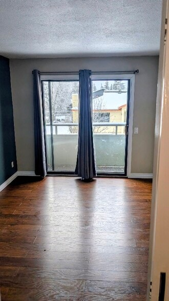 Building Photo - 2201 Romig Pl