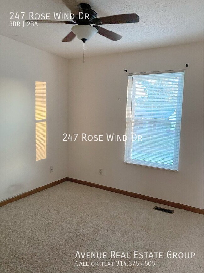 Building Photo - 247 Rosewind Dr