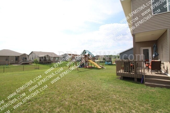 Building Photo - 2021 NW Beechwood St