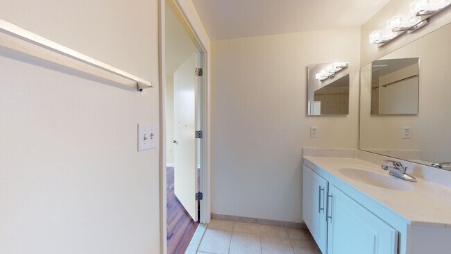 Building Photo - Spacious 1,000 Square Foot Two Bedroom Con...